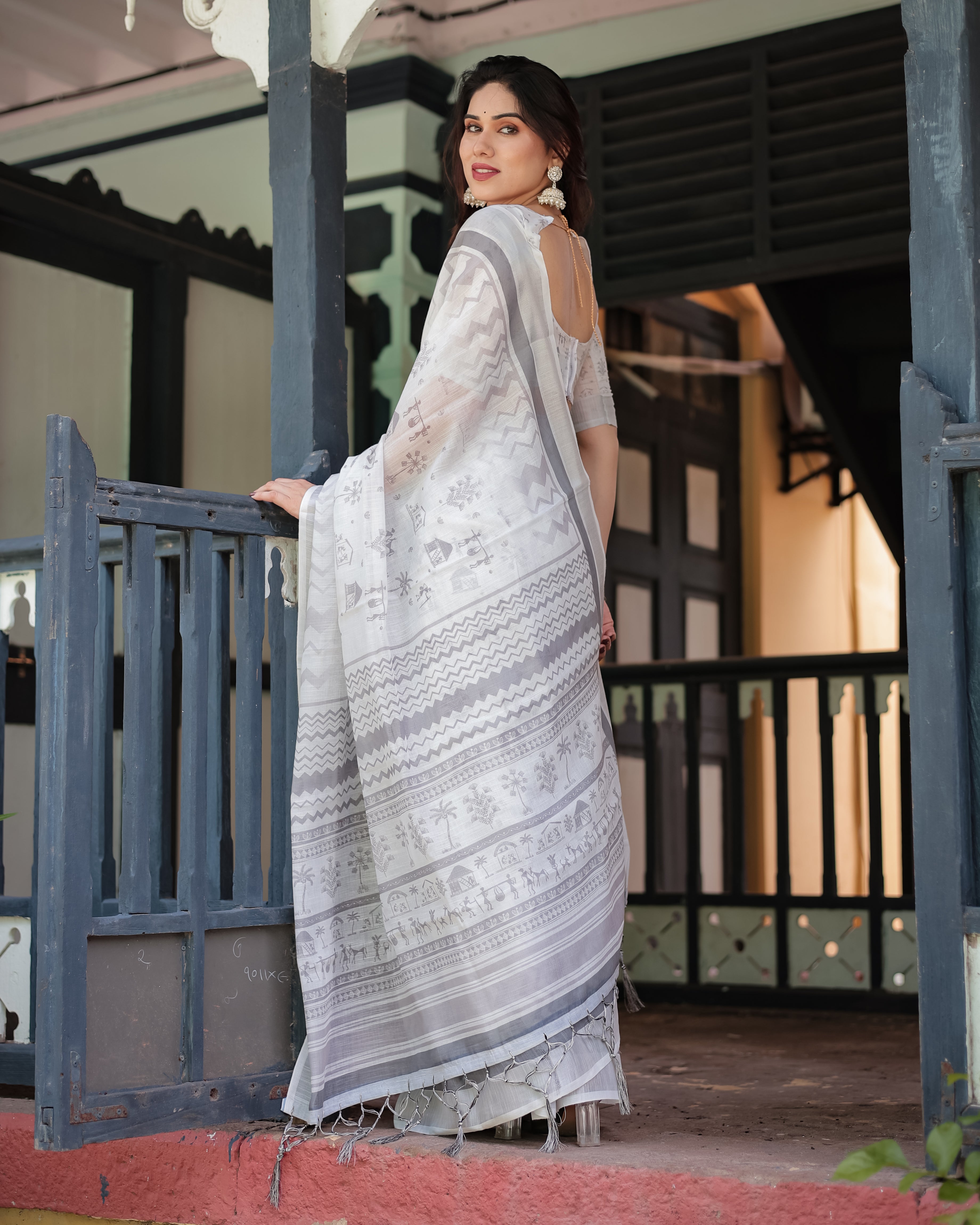 White Color Linen Trendy Printed Saree