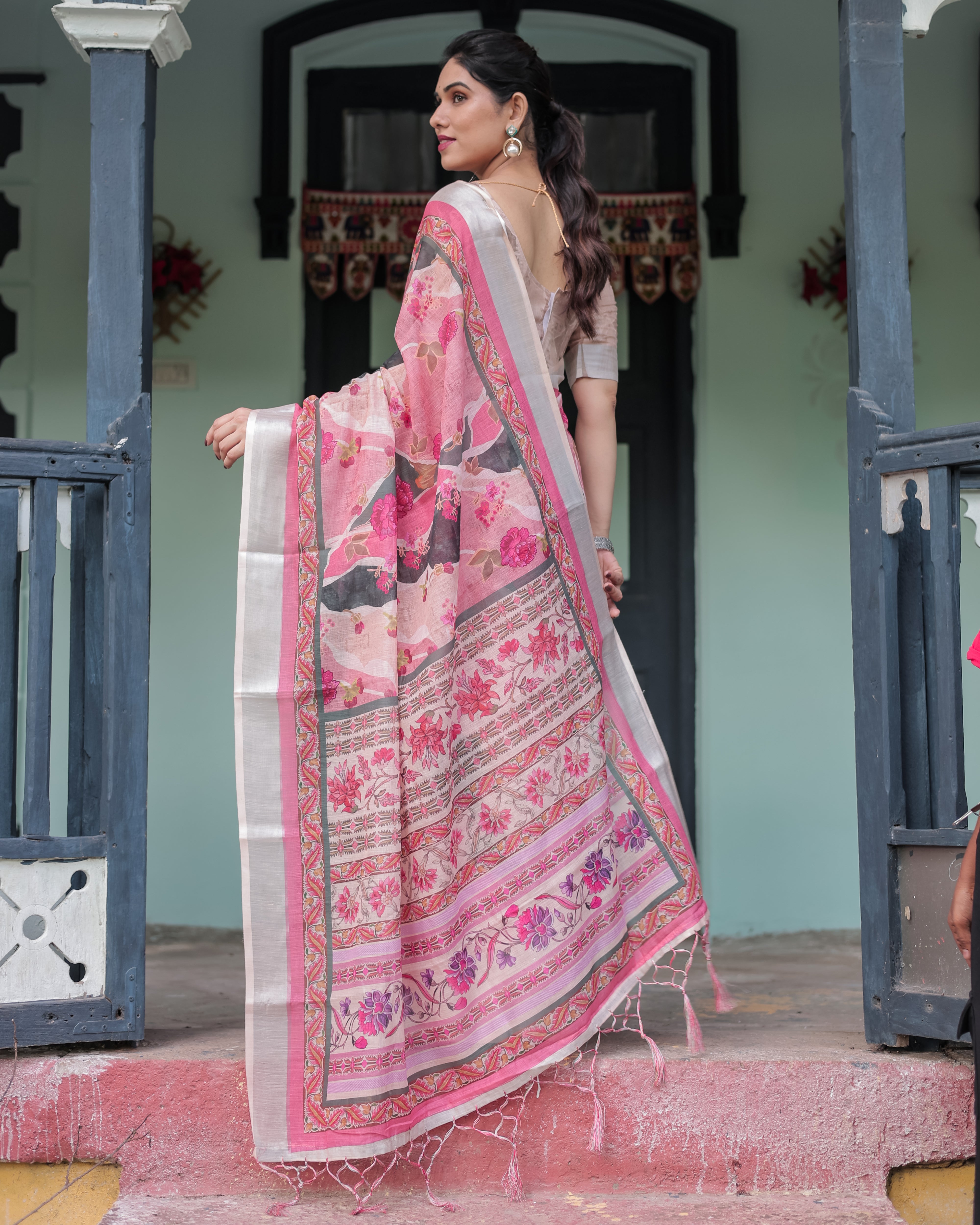 Soft Pink Color Linen Floral Printed Saree